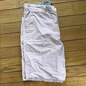 Classic flat front shorts in lavendar